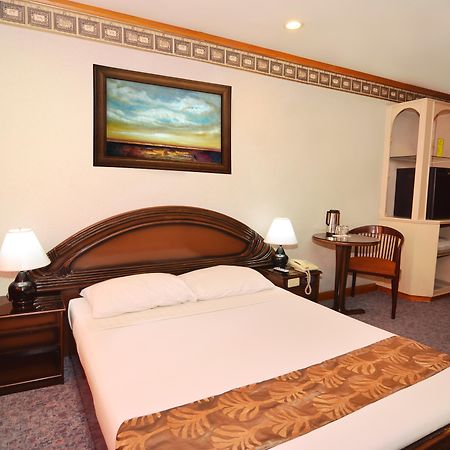 Holiday Plaza Hotel Cebu Exterior foto