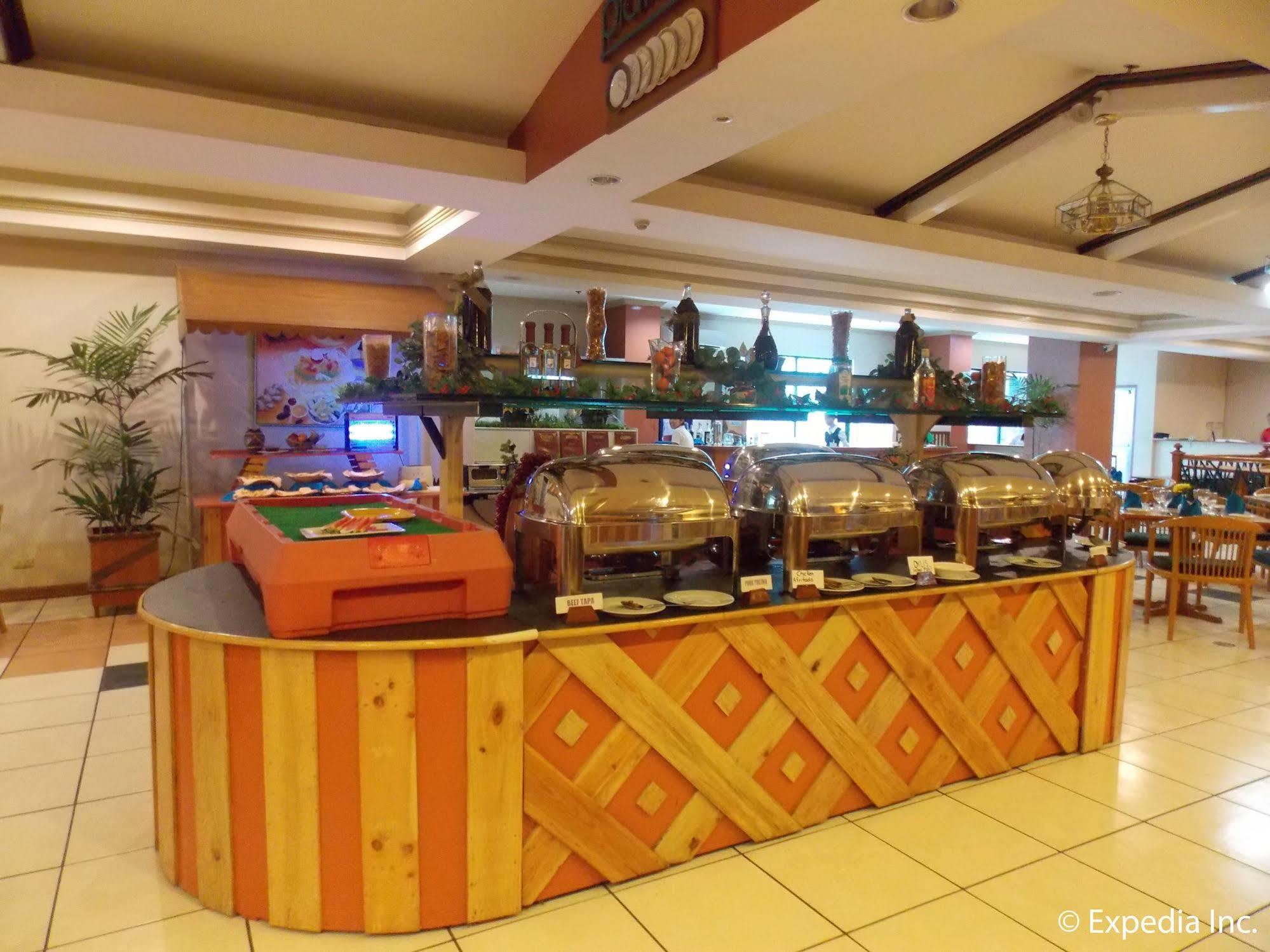 Holiday Plaza Hotel Cebu Exterior foto