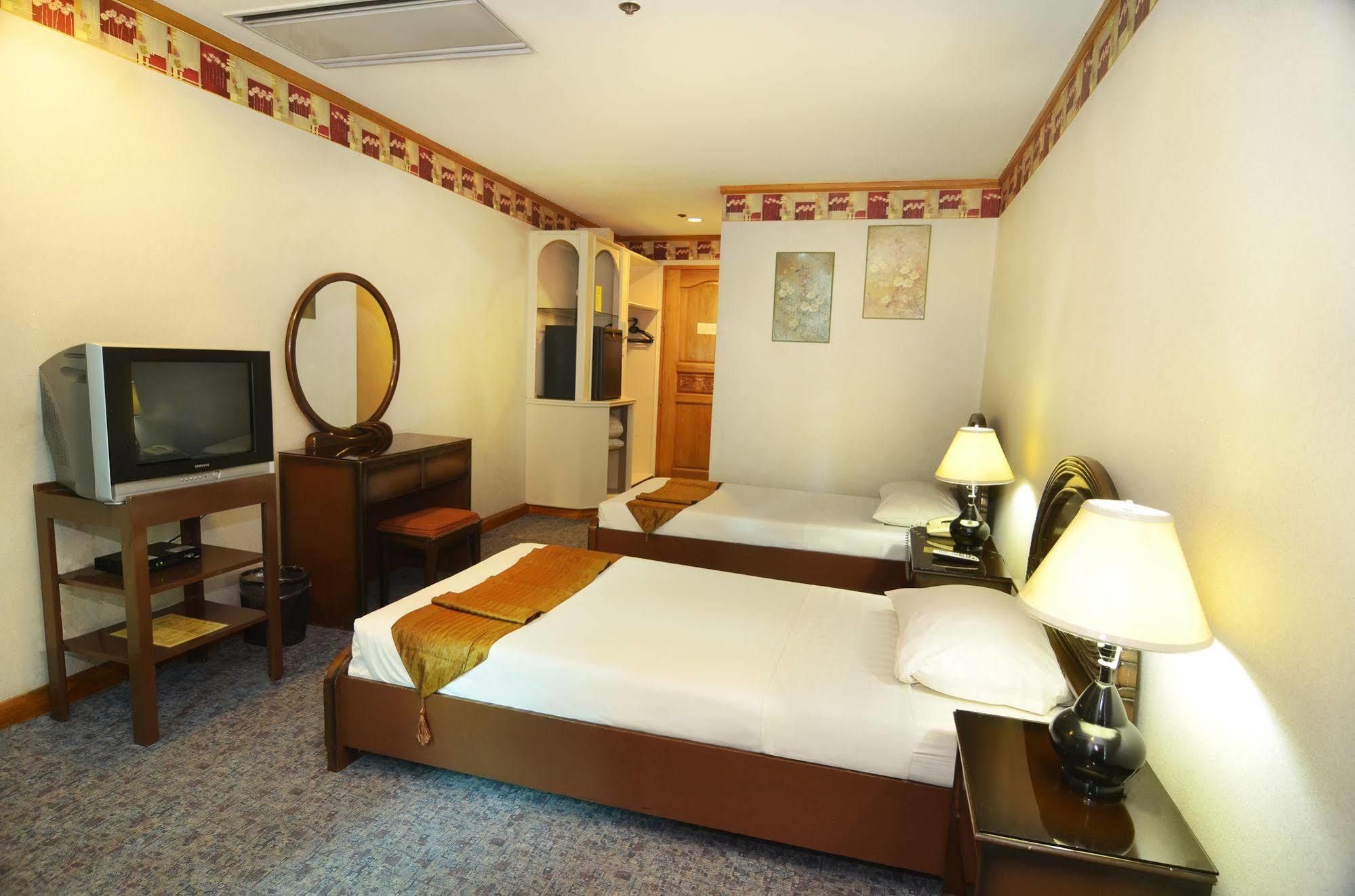 Holiday Plaza Hotel Cebu Exterior foto